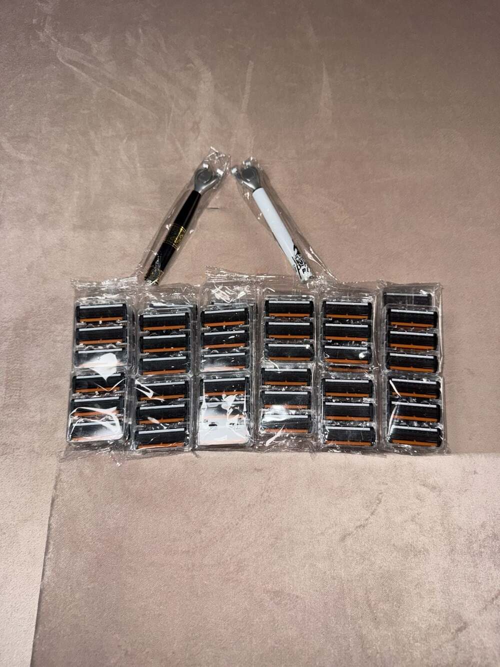 Shaving Set with Two Razor Handles and 12 pls Replacement Blades (B4-2062)